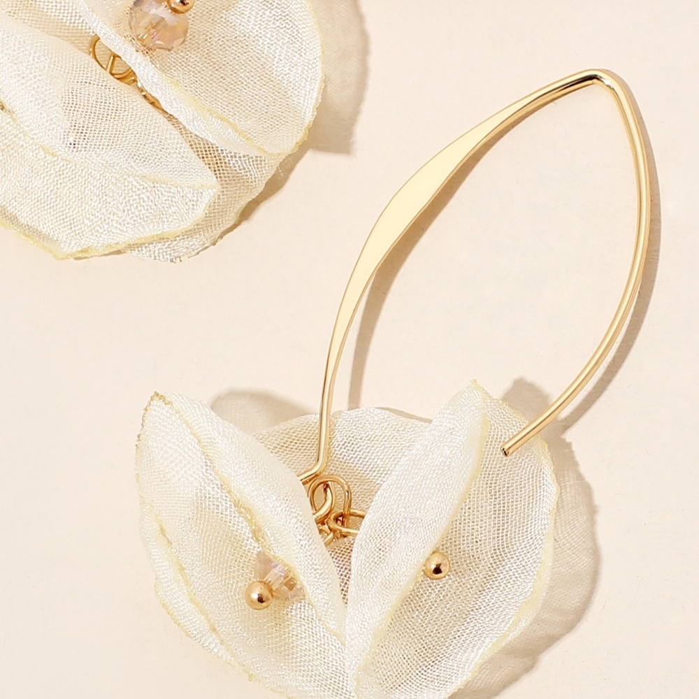 ❤️Beige Blossom Drop Earrings